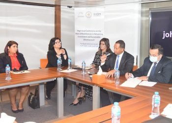 السفيرة نبيلة مكرم: نسعى لدعم الاستثمارات المصرية بالخارج وتطوير المهارات الفنية للعمالة والتأهيل الثقافي