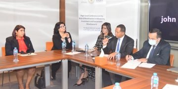 السفيرة نبيلة مكرم: نسعى لدعم الاستثمارات المصرية بالخارج وتطوير المهارات الفنية للعمالة والتأهيل الثقافي