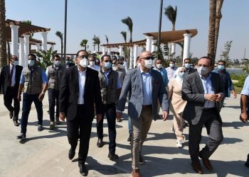 رئيس الوزراء يواصل جولته بمنطقة مصر القديمة بتفقد مشروع تطوير بحيرة عين الصيرة تمهيدا لاستقبال الزائرين