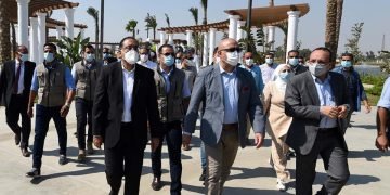 رئيس الوزراء يواصل جولته بمنطقة مصر القديمة بتفقد مشروع تطوير بحيرة عين الصيرة تمهيدا لاستقبال الزائرين