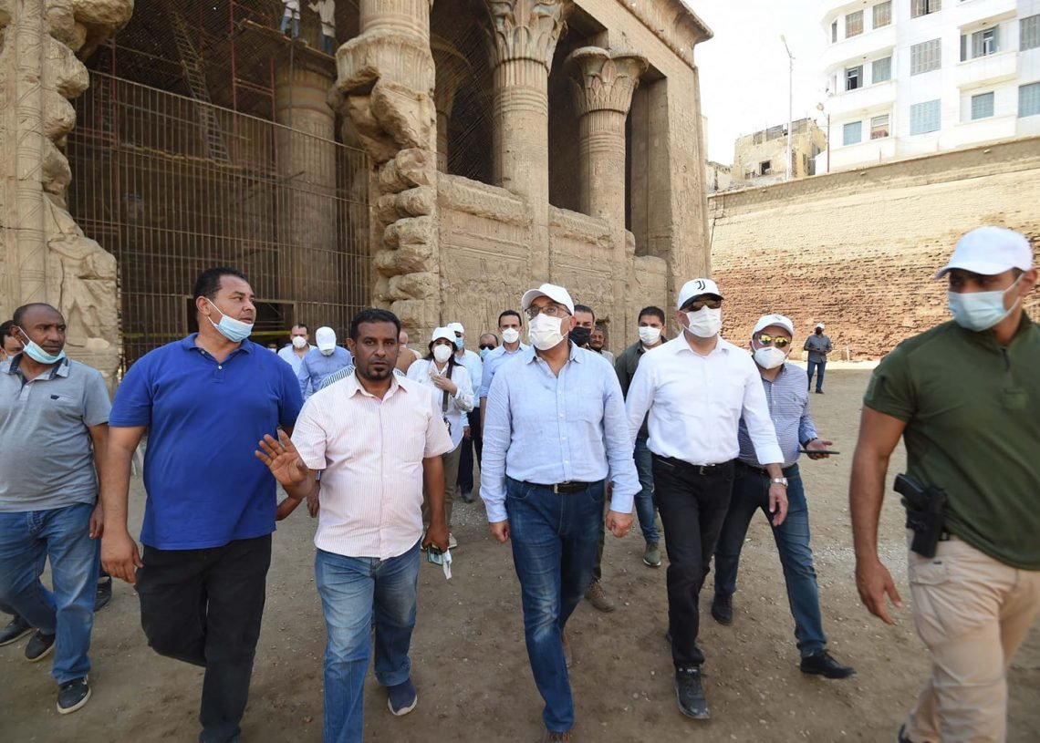 رئيس الوزراء يتابع أعمال تطوير منطقة مطار الأقصر والطرق المؤدية إليه .. ورفع كفاءة الكورنيش