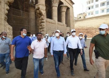 رئيس الوزراء يتابع أعمال تطوير منطقة مطار الأقصر والطرق المؤدية إليه .. ورفع كفاءة الكورنيش