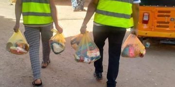 توزيع 6000 وجبة وشنطة مواد غذائيّة بمؤسسة القبة الخضراء ببني سويف