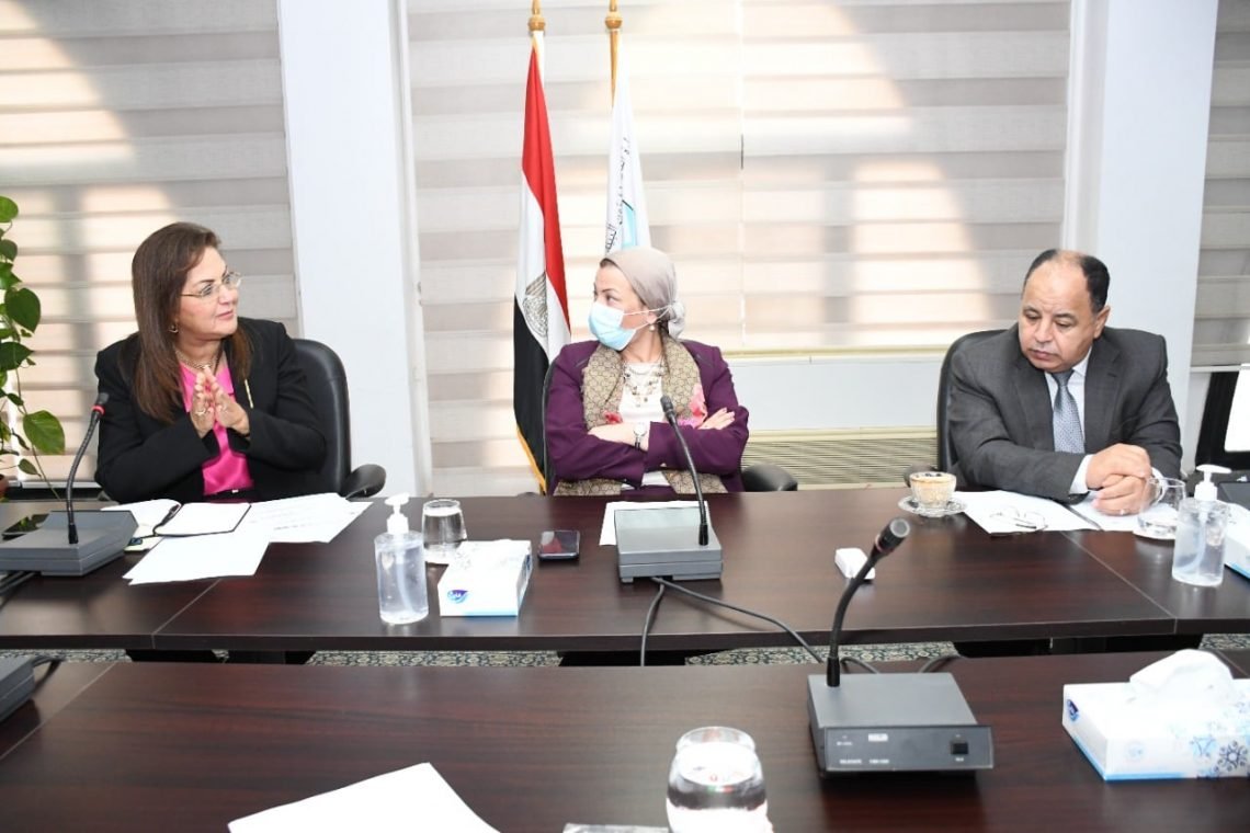 وزراء البيئة والتخطيط والمالية يجتمعون لبحث الادوات الاقتصادية الخضراء فى اطار التحول نحو الاقتصاد الاخضر