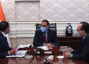 مدبولي: دفع الاستثمار يدعم الاقتصاد الوطني بصورة مباشرة ويضاعف فرص العمل والتشغيل كما يحقق أهداف الدولة في تحقيق التنمية المستدامة