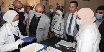 محافظ بني سويف يتفقد حملة التطعيم بلقاح كورونا بمركز شباب الواسطى ضمن مبادرة(معاً نطمئن .. سجل الآن )