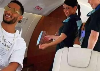 سلطة الطيران المدنى المصرى تؤكد :  ” المضيفتان الراقصتان بطائرة رمضان لا يتبعانها “