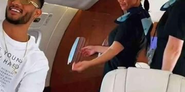 سلطة الطيران المدنى المصرى تؤكد :  ” المضيفتان الراقصتان بطائرة رمضان لا يتبعانها “