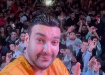 إطلالات مختلفة و غناء و أداء مميز … هكذا خطف ” كريم أسامة ” أنظار الجمهور بــ ” “كوفيد 15”