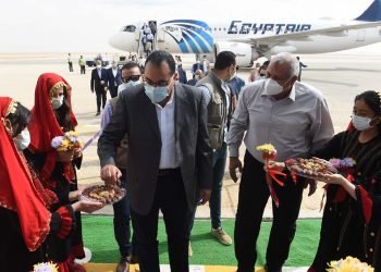 رئيس الوزراء و9 وزراء وعدد من رؤساء اللجان النوعية بمجلس النواب يبدأون جولة موسعة بمحافظة الوادي الجديد لتفقد المشروعات التنموية والخدمية