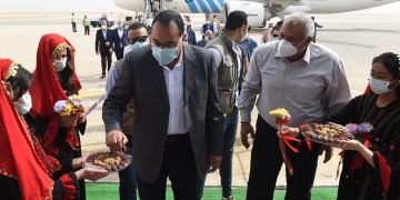 رئيس الوزراء و9 وزراء وعدد من رؤساء اللجان النوعية بمجلس النواب يبدأون جولة موسعة بمحافظة الوادي الجديد لتفقد المشروعات التنموية والخدمية