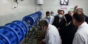 مدبولي يوجه بالسعي لتوطين صناعة الحرير بمصر .. وإعداد خطة متكاملة لإعادة تفعيل إنتاجه من دودة القز