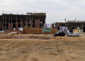 رئيس الوزراء يتفقد أعمال تنفيذ مجمع 30 يونيو المُميكن للمصالح الحكومية بالخارجة