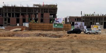 رئيس الوزراء يتفقد أعمال تنفيذ مجمع 30 يونيو المُميكن للمصالح الحكومية بالخارجة