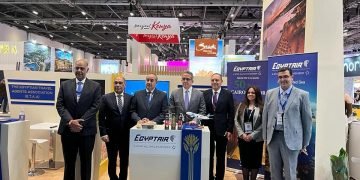 وزير الطيران المدنى  في اليوم الأول لمعرض سوق السفر العالمي بلندن : نقدم حزمة  من التخفيضات بالمطارات المصرية