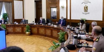 مدبولى: الرئيس يتابع الموقف التنفيذى للمشروعات أولاً بأول ويجب الانتهاء منها فى التوقيتات المحددة مع جودة التنفيذ