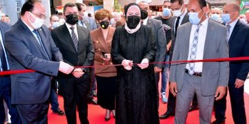 نيفين جامع:  مصر تمتلك كافة المقومات لتكون مركزاً إقليمياً لصناعة وتصدير السيراميك