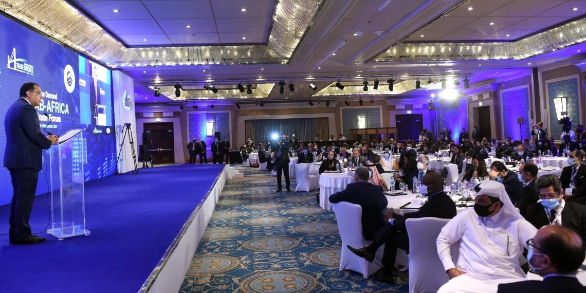 مدبولى يدعو الدول العربية والأفريقية لعقد تحالفات استراتيجية بين اقتصاداتها والاستخدام الأمثل للموارد المتنوعة