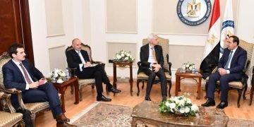 مباحثات مصرية فرنسية لتعزيز التعاون في قطاع البترول والغاز