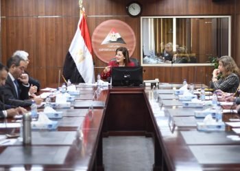 السعيد.. تبحث سبل التعاون مع وفد البنك الدولي