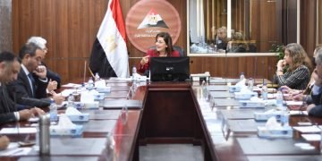 السعيد.. تبحث سبل التعاون مع وفد البنك الدولي