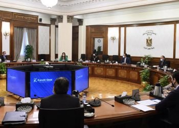 رئيس الوزراء يستعرض عدداً من مقترحات توطين الصناعات المغذية ومستلزمات الإنتاج