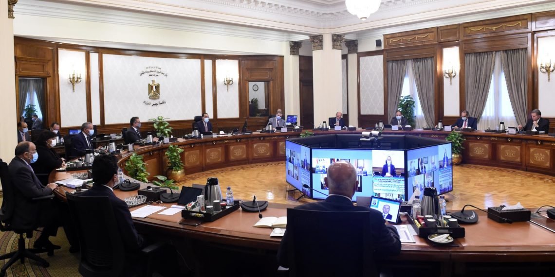 رئيس الوزراء يطالب المواطنين بالتقدم لتلقي اللقاح المضاد لفيروس كورونا: الدولة وفرت الكميات اللازمة