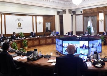 رئيس الوزراء يطالب المواطنين بالتقدم لتلقي اللقاح المضاد لفيروس كورونا: الدولة وفرت الكميات اللازمة