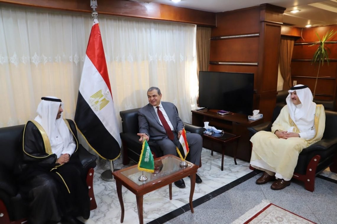 سعفان يبحث مع نظيره السعودي الربط الإلكتروني لتقنين أوضاع سفر العمالة والقضاء علي عقود  العمل الوهمية