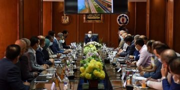 مدبولي يتفقد المشروعات التنموية والخدمية بالسويس ويبدأ جولته بلقاء نواب البرلمان بالمحافظة