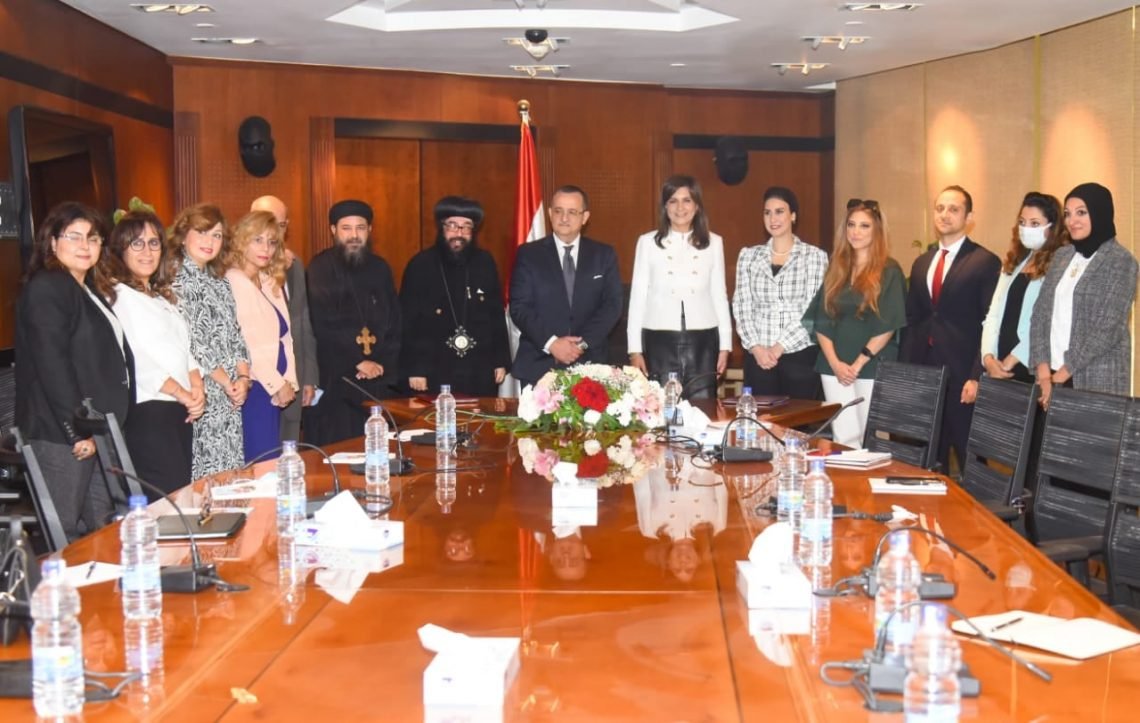السفيرة نبيلة مكرم تشهد توقيع بروتوكول تعاون بين “الهجرة” ومؤسسة حياة كريمة والكنيسة القبطية الأرثوذكسية لدعم المشروع القومي “حياة كريمة”