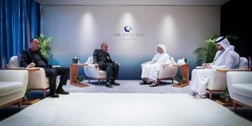 وزير الخارجية يلتقي نظيره الإماراتي على هامش منتدى “صير بني ياس”