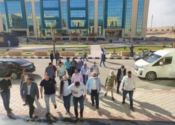 مسئولو” الإسكان ” يتفقدون المشروعات السكنية والخدمية بمدينة أسيوط الجديدة