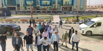 مسئولو” الإسكان ” يتفقدون المشروعات السكنية والخدمية بمدينة أسيوط الجديدة