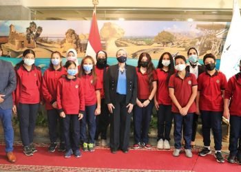 وزيرة البيئة : نسعى لبناء جيل من الطلاب الواعين بالقضايا البيئية يكونوا سفراء للبيئة بين أقرانهم