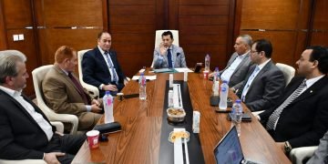 وزير الرياضة يبحث مع عدد من المستثمرين آليات التشغيل وفرص الاستثمار في مجموعة من المنشآت