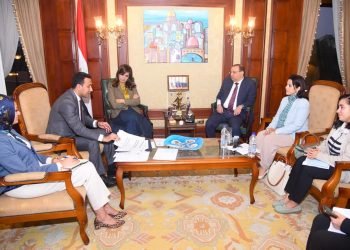 السفيرة نبيلة مكرم: دعم الجاليات المصرية بالخارج للمبادرات الوطنية غير محدود من أجل مواطنينا في القرى الأكثر احتياجا