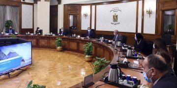 رئيس الوزراء يلتقي ممثلي شركة “بي اس اتش” للأجهزة المنزلية إحدى شركات “بوش الألمانية”