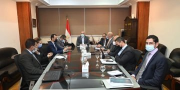 وزير الإسكان يستعرض مقترح برنامج إدارة وتشغيل منطقة الأعمال المركزية بالعاصمة الإدارية الجديدة