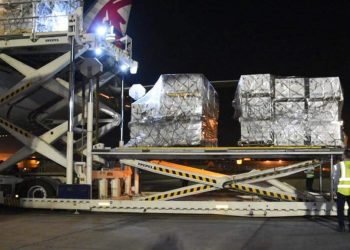 الصحة .. يعلن استقبال ٣ ملايين و ٨٩٠ ألف جرعة من لقاح «فايزر» بمطار القاهرة الدولي