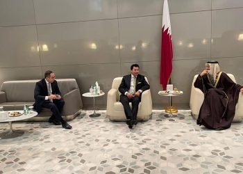 وزير الشباب والرياضة يصل الدوحة لحضور افتتاح كأس العرب