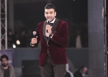 تفاعل وإشادة وتكريم…ضيوف و إدارة ” ملكة جمال العرب 2021 ” يثمنون أداء الإعلامى “كريم أسامة”