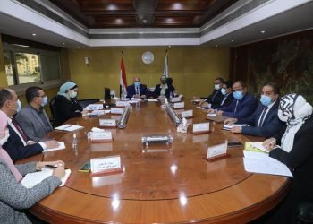 وزيرا النقل والبيئة يبحثان استخدام التقنيات الحديثة لإعادة تدوير ومعالجة المخلفات الموجودة بأرض مدفن الطوب الرملي بمدينة نصر