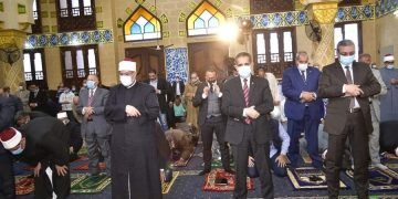 وزير الأوقاف ومحافظ الغربية يفتتحان المسجد الكبير بعزبة الشمرلسي بالهياتم ويؤديان صلاة الجمعة