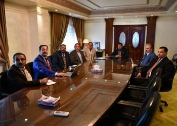 وزير الرياضة يتابع الفرص الاستثمارية بالمنشآت الرياضية مع مجموعة من رجال الأعمال والمستثمرين