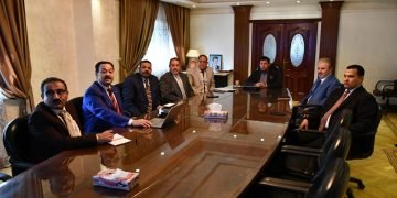 وزير الرياضة يتابع الفرص الاستثمارية بالمنشآت الرياضية مع مجموعة من رجال الأعمال والمستثمرين