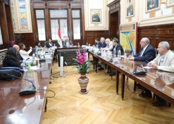وزير الزراعة يبحث مع مسئولي منظمة الصحة العالمية سبل دعم جهود الدولة المصرية فى خططها لمقاومة مضادات الميكروبات