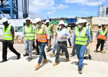 وزير الإسكان ووزير الطاقة التنزانى يتفقدان سير العمل بمشروع سد ومحطة “جوليوس نيريري” الكهرومائية