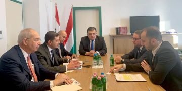 رئيس اقتصادية قناة السويس يلتقي مسئولي وزارة التجارة للتعريف بالفرص الاستثمارية للمنطقة الاقتصادية