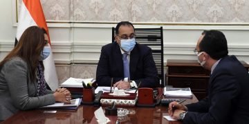 رئيس الوزراء يتابع مع محافظ دمياط عددا من ملفات العمل المهمة